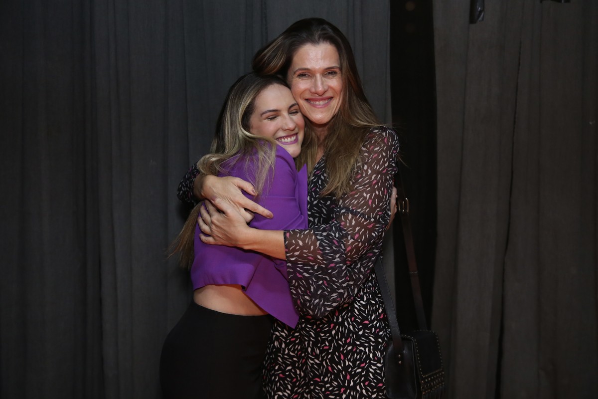 Ingrid Guimarães prestigia estreia de peça de filha da amiga, Heloísa Périssé