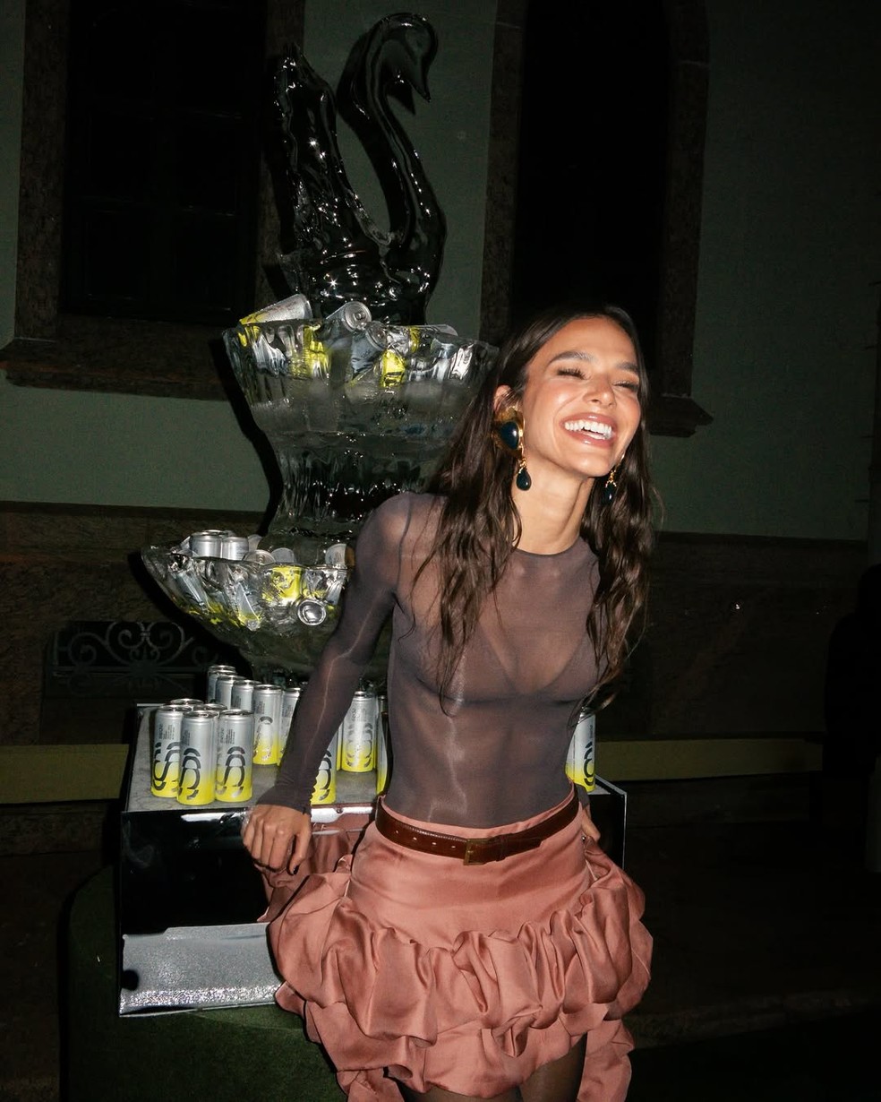 Bruna Marquezine abre &aacute;lbum de fotos de fest&atilde;o de 30 anos &mdash; Foto: reprodu&ccedil;&atilde;o/instagram