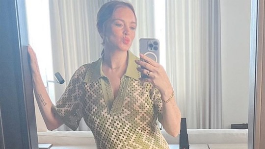 Grávida, Lindsay Lohan exibe barriguinha discreta em selfie