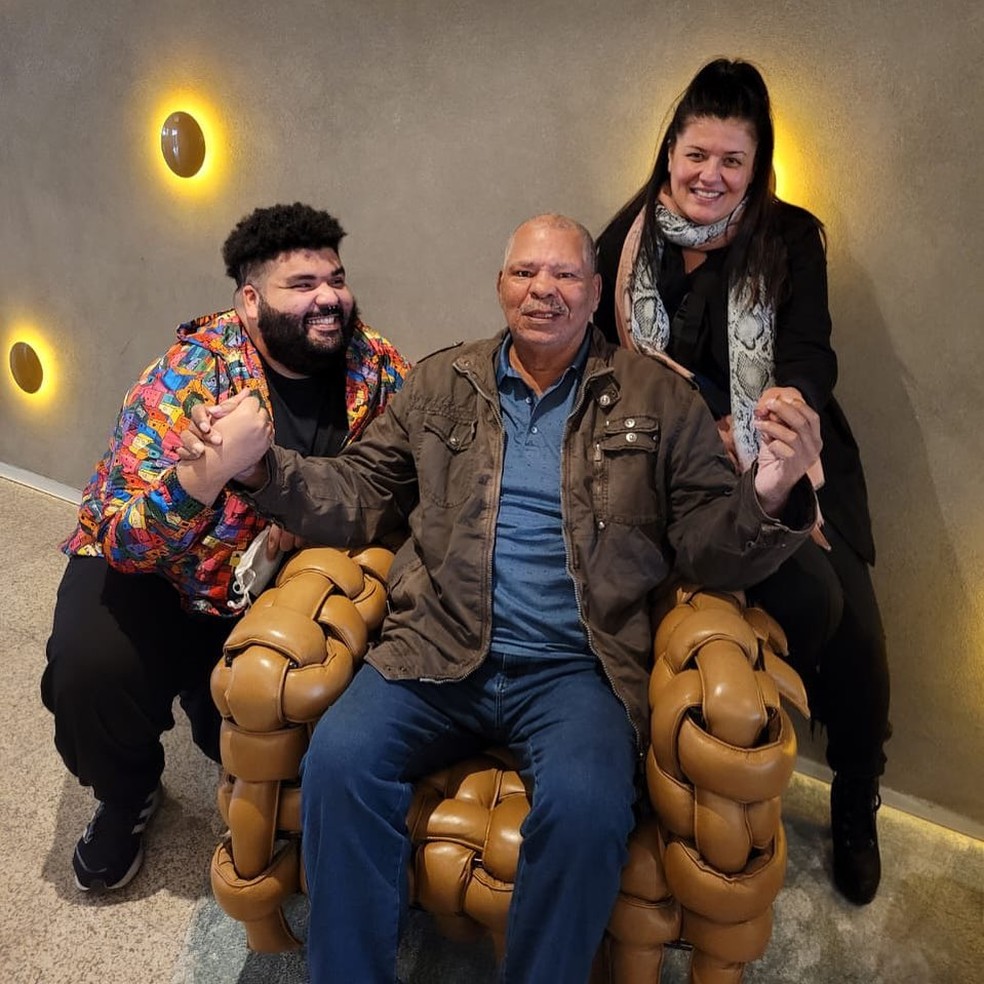 Maguila, filho e esposa — Foto: Reprodução/Instagram