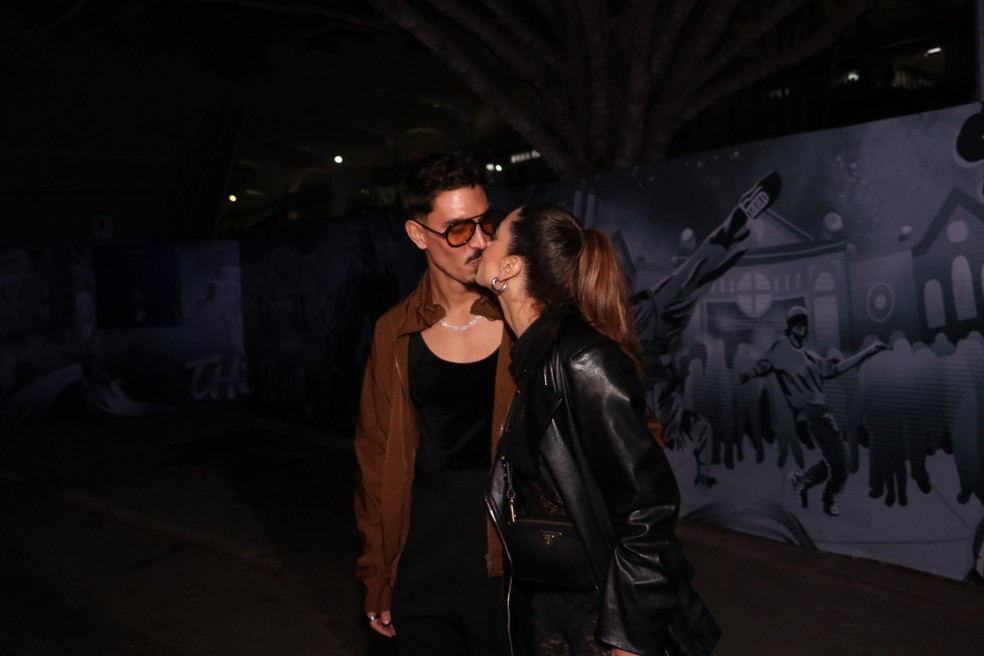 Giovanna Lancellotti e o namorado, na última noite do The Town — Foto: Rogerio Fidalgo/AgNews