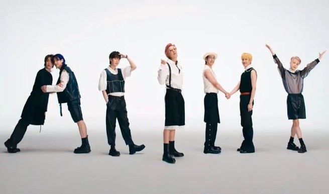 J-Hope tatua os 7 membros do BTS formando 