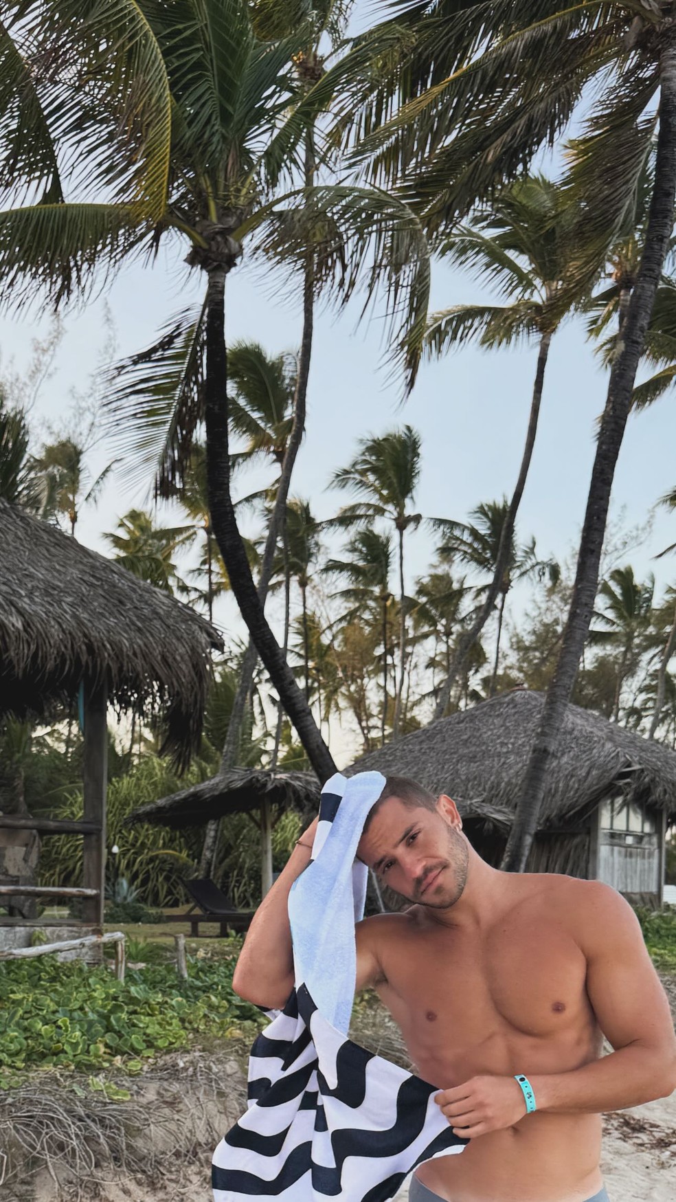 André Lamoglia abre álbum de seu Réveillon em Pernambuco — Foto: Reprodução/Instagram