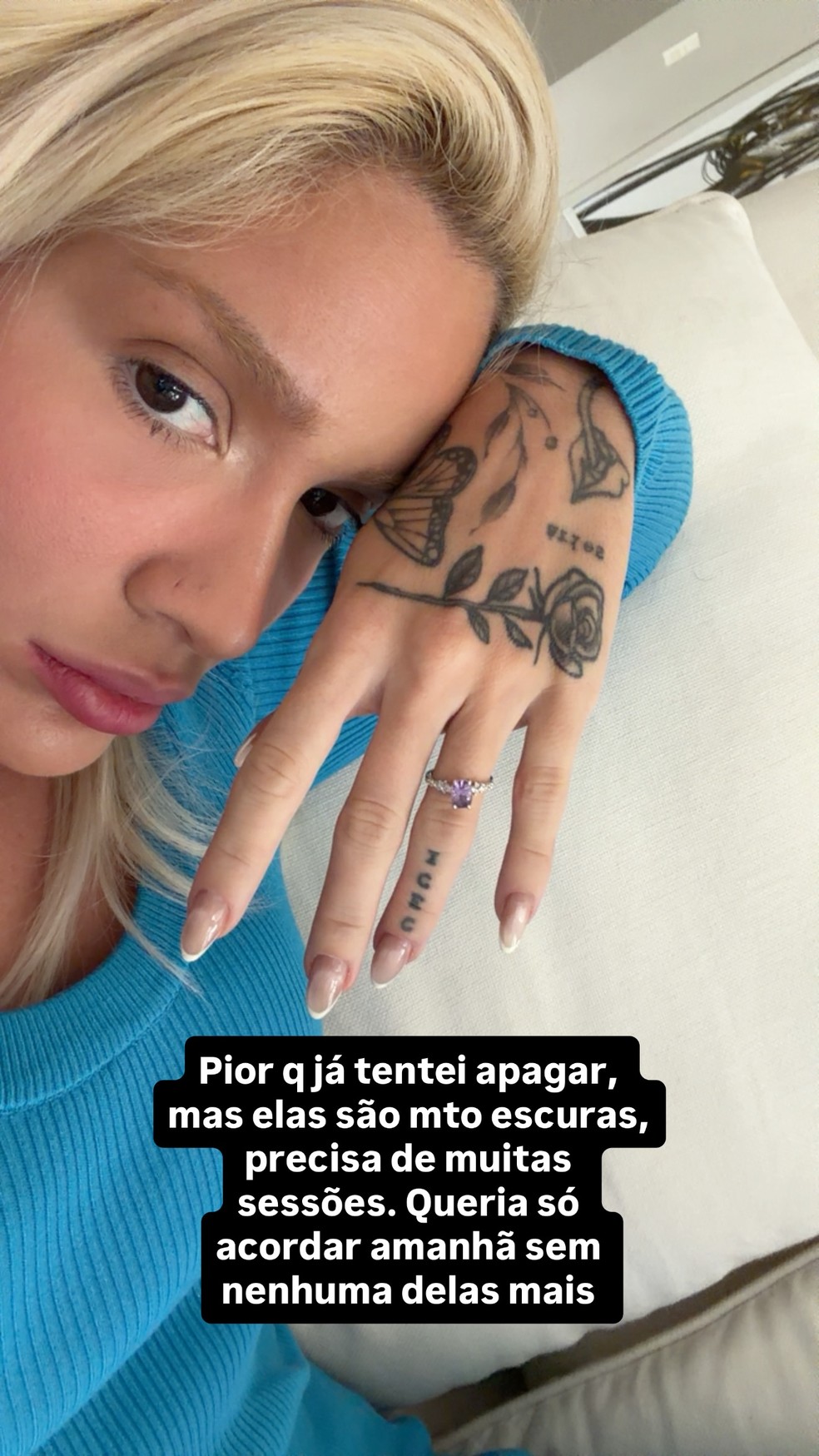 Karoline Lima mostra novo anel e fala de tatuagens nas mãos — Foto: Reprodução/Instagram