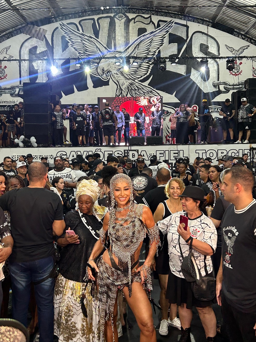 Sabrina Sato em ensaio como rainha de bateria da Gaviões da Fiel — Foto: Júlia Andrade/Quem