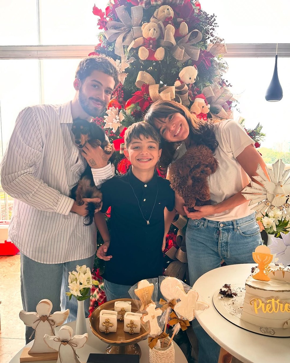 João Guilherme, seu irmão, Bruna Marquezine e os pets — Foto: Reprodução/Instagram