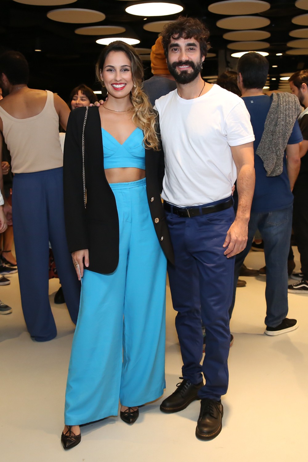 Gabriel Godoy lança filme com Bruna Guerin, sua ex, e troca beijos com