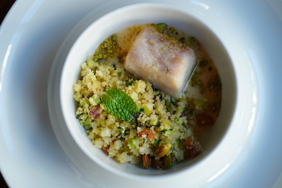 Pescada Amarela ao Vapor Com Couscous Marroquino — Foto: Luisa Fogaça Moraes Barros