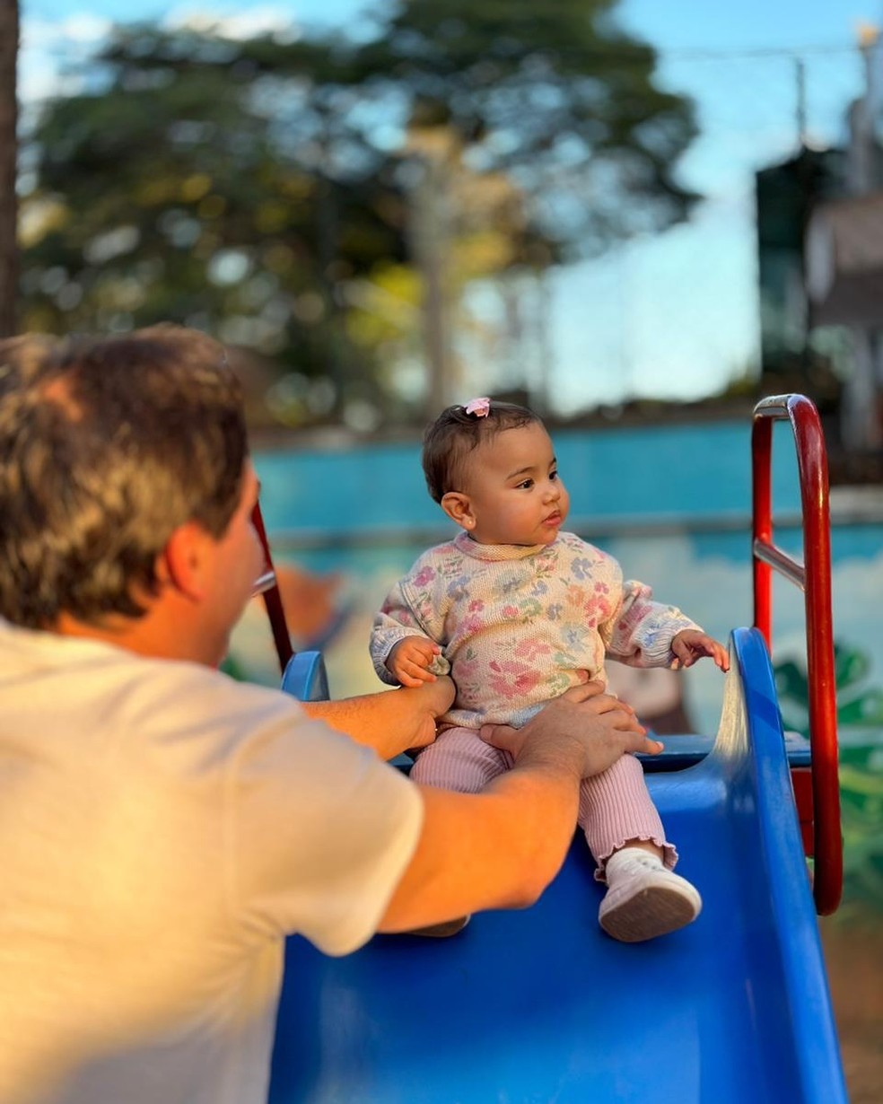 Mavie com o avô materno — Foto: Reprodução/Instagram