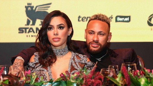 Grávida, Bruna Biancardi se pronuncia sobre noitada de Neymar: 'Mais uma vez decepcionada'