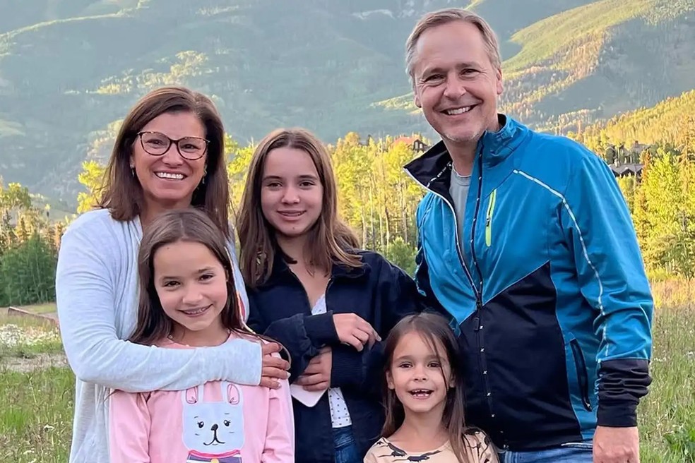 Chad Lowe com as filhas e esposa — Foto: Reprodução/Instagram