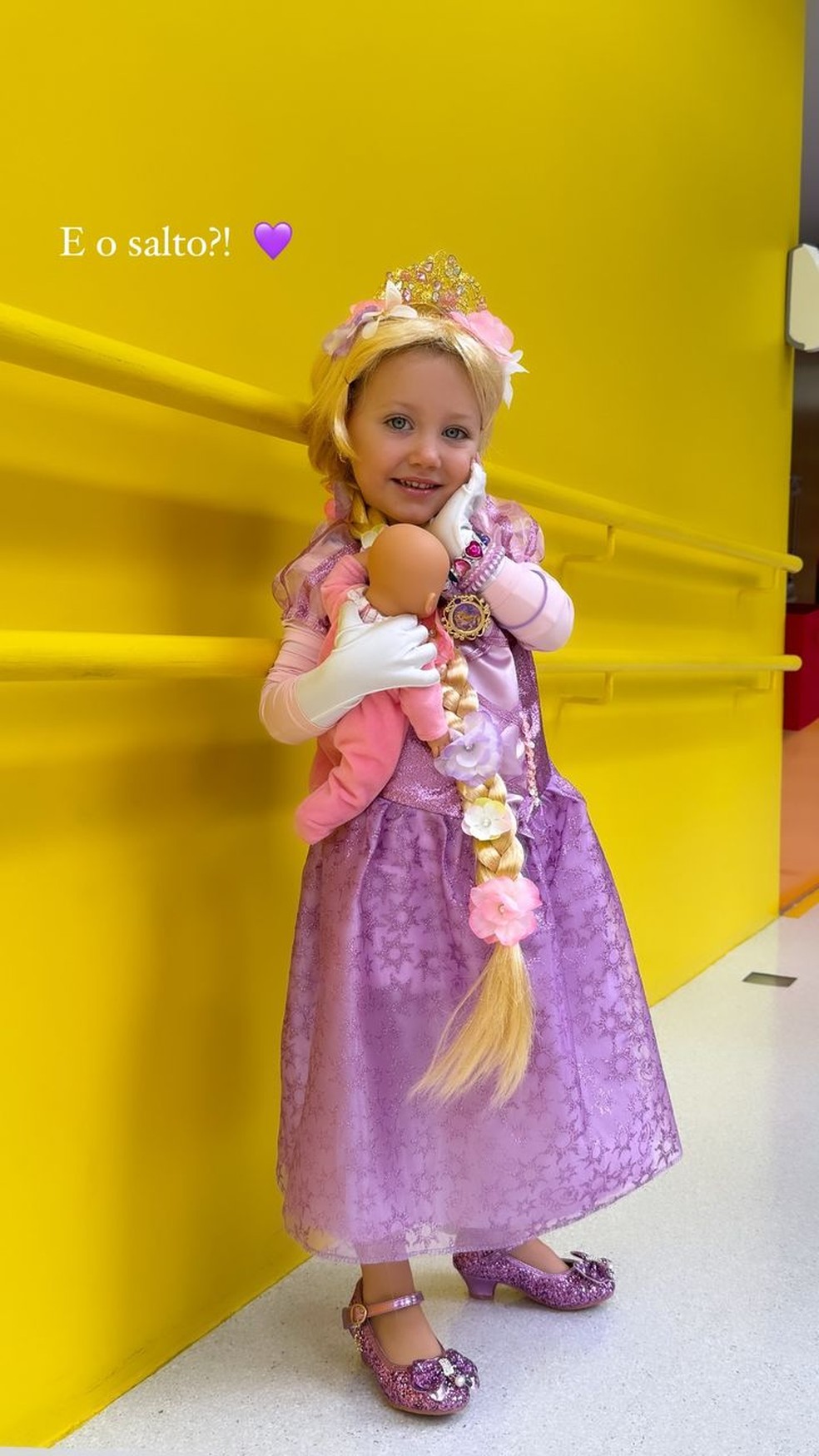 Vicky vestida de Rapunzel — Foto: Reprodução/Instagram
