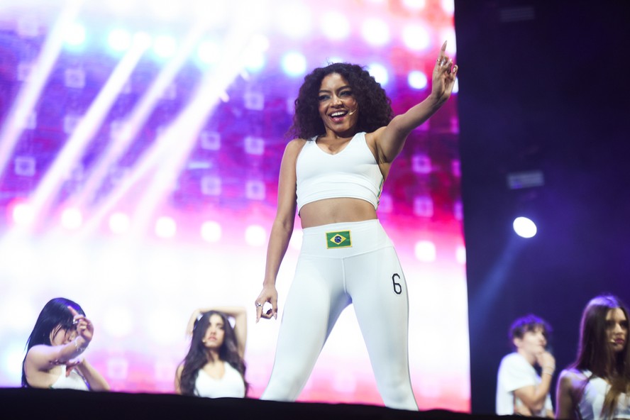 Any Gabrielly se despede do Now United com show em São Paulo