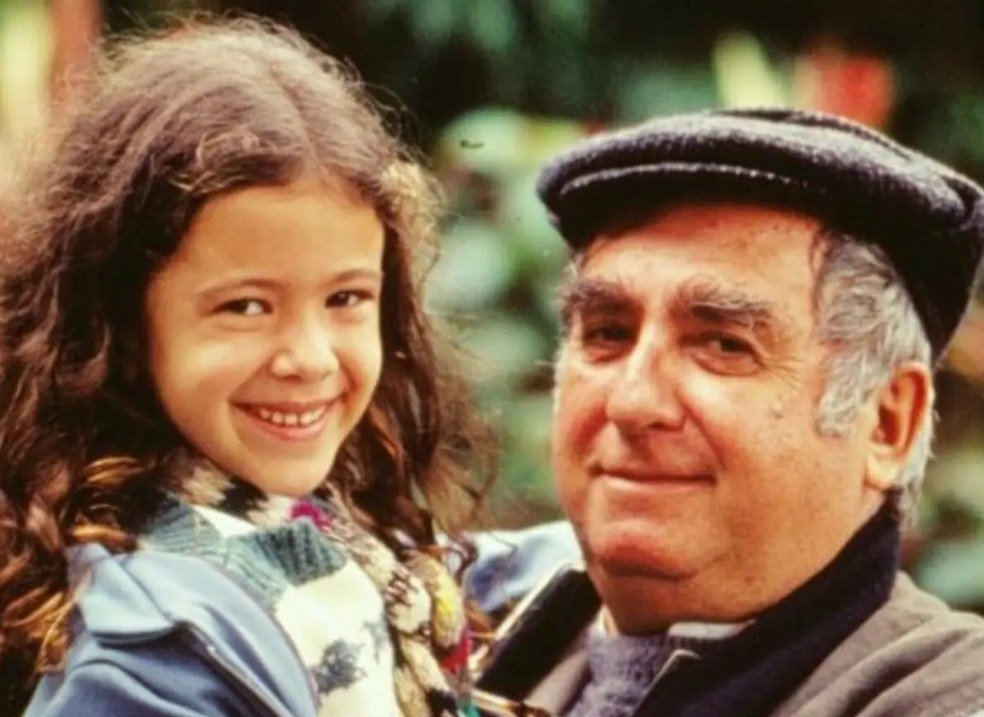 Laleska (Carolina Pavanelli) e Tio Zé (Elias Gleiser) em 'Sonho Meu' (Globo, 1993) — Foto: TV Globo