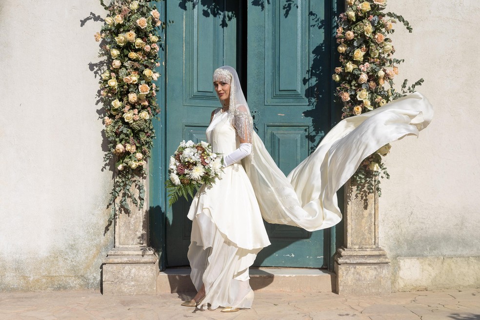 Vestido de noiva de Virginia (Theresa Fonseca) em 'A Nobreza do Amor' — Foto: Angélica Goudinho/Globo