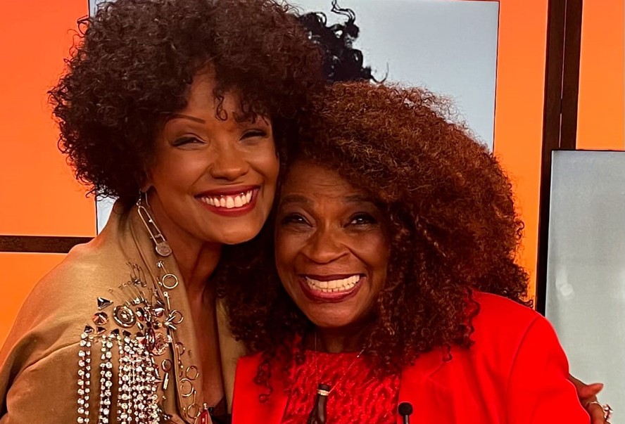 Prestes a fazer 80 anos, Zezé Motta ganha homenagem na TV