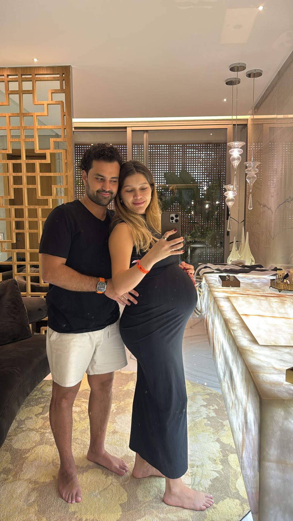 Com Lyandra, viúva do sertanejo Leandro celebra os 2 anos do caçula