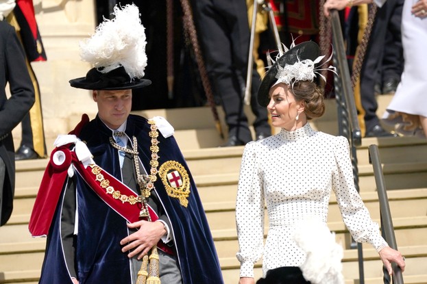 Príncipe William e Kate Middleton durante a Ordem da Jarreteira