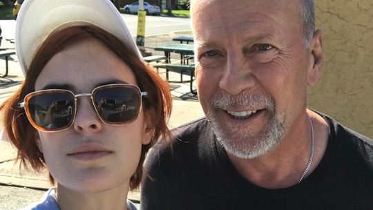 Filha de Bruce Willis desabafa sobre diagnosticado de demência do pai