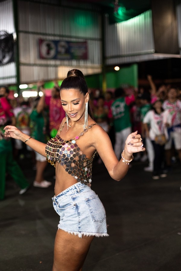 Ivy Moraes ostenta shape sarado e cintura fina em ensaio de carnaval: 'Toda  sarada' - Notícias desde o Sul de Minas Gerais - Brasil e Internacional