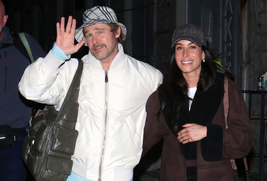 Brad Pitt é clicado juntinho de sua namorada, Ines de Ramon, entrando ...