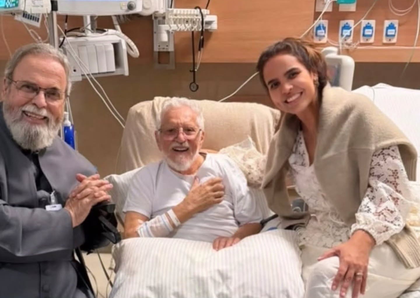 Padre Antonio Maria visita Carlos Alberto de Nóbrega em hospital