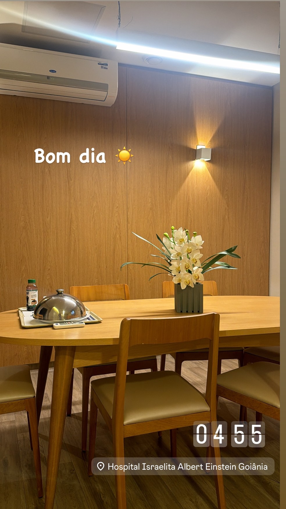 Poliana Rocha madruga ao lado de Leonardo em hospital e mostra rotina do sertanejo após internação — Foto: Reprodução/Instagram