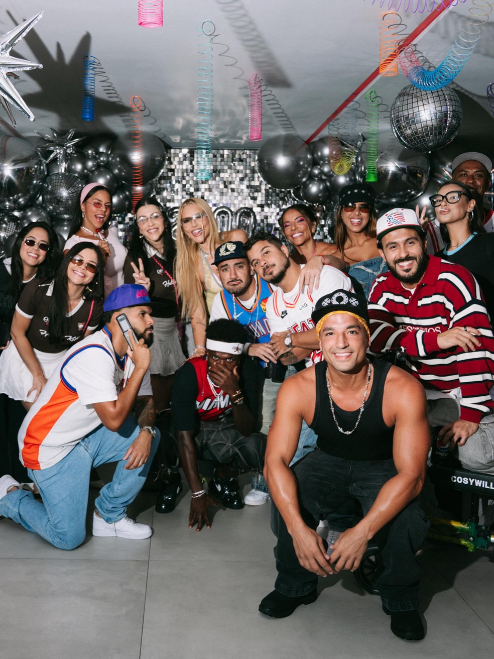 Virginia abre álbum da festa de despedida de Vini Jr. — Foto: Reprodução/Instagram