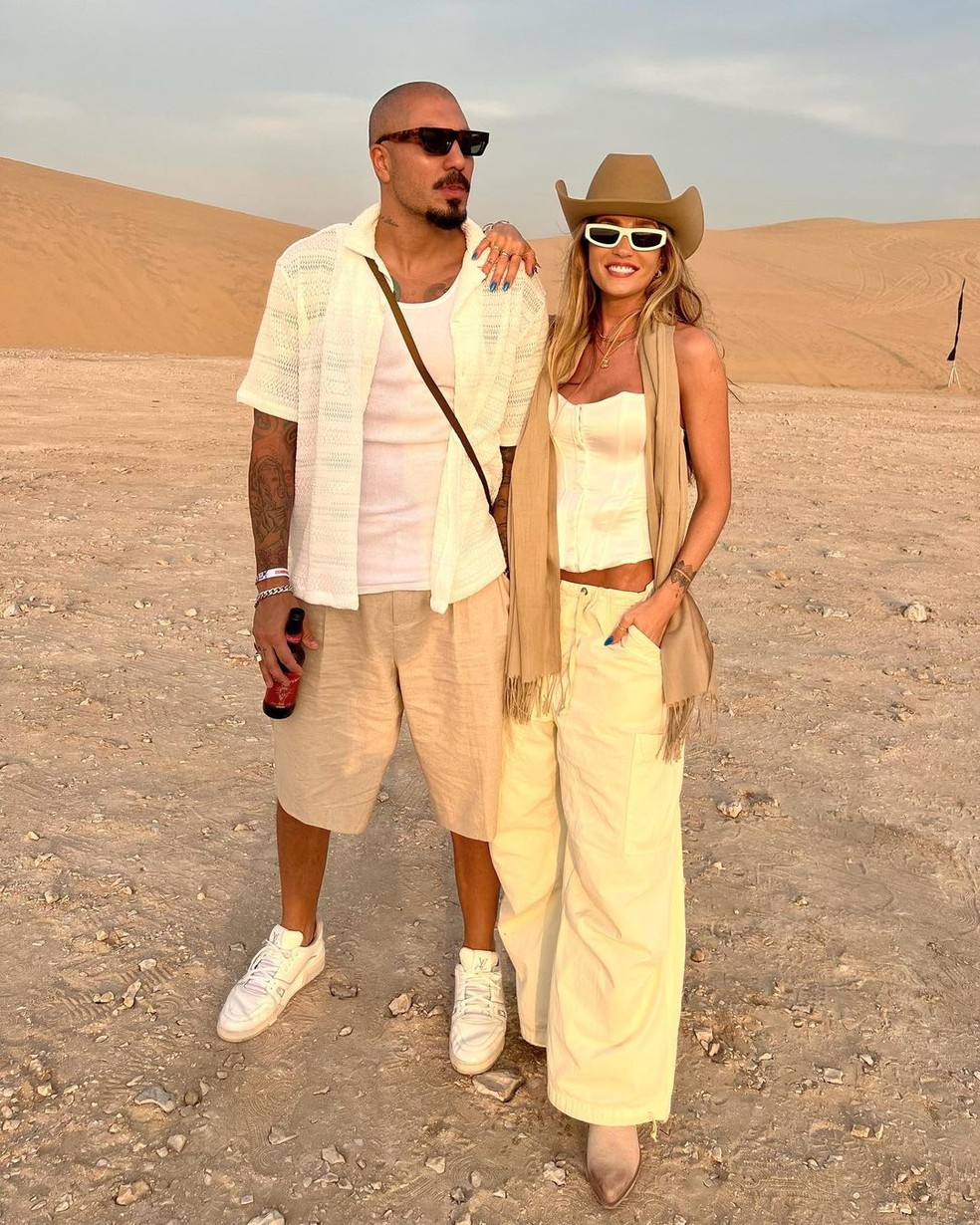 Fernando Medeiros e Aline Gotschalg visitam deserto n Catar — Foto: Reprodução/Instagram