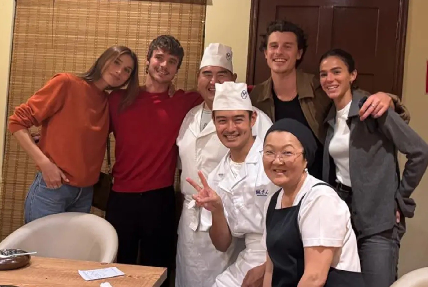 Shawn Mendes repete restaurante japonês em SP; veja a retrospectiva da visita do cantor ao Brasil - QTU Questões do Universo