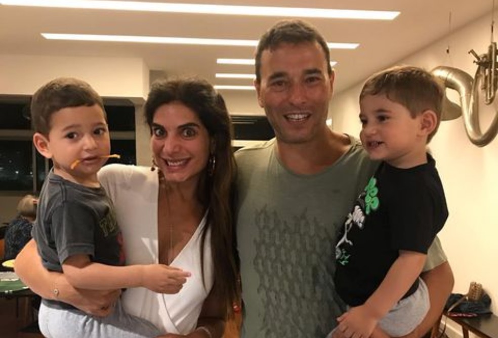 Andréia Sadi se declara ao marido, André Rizek: 'Segurou minhas mãos'