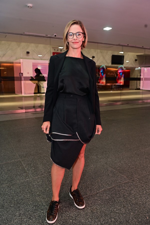 Bianca Rinaldi é clicada ao lado do marido em estreia de peça em SP