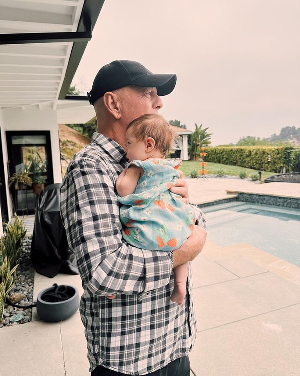 Bruce Willis com a neta,  Louetta — Foto: Reprodução Instagram