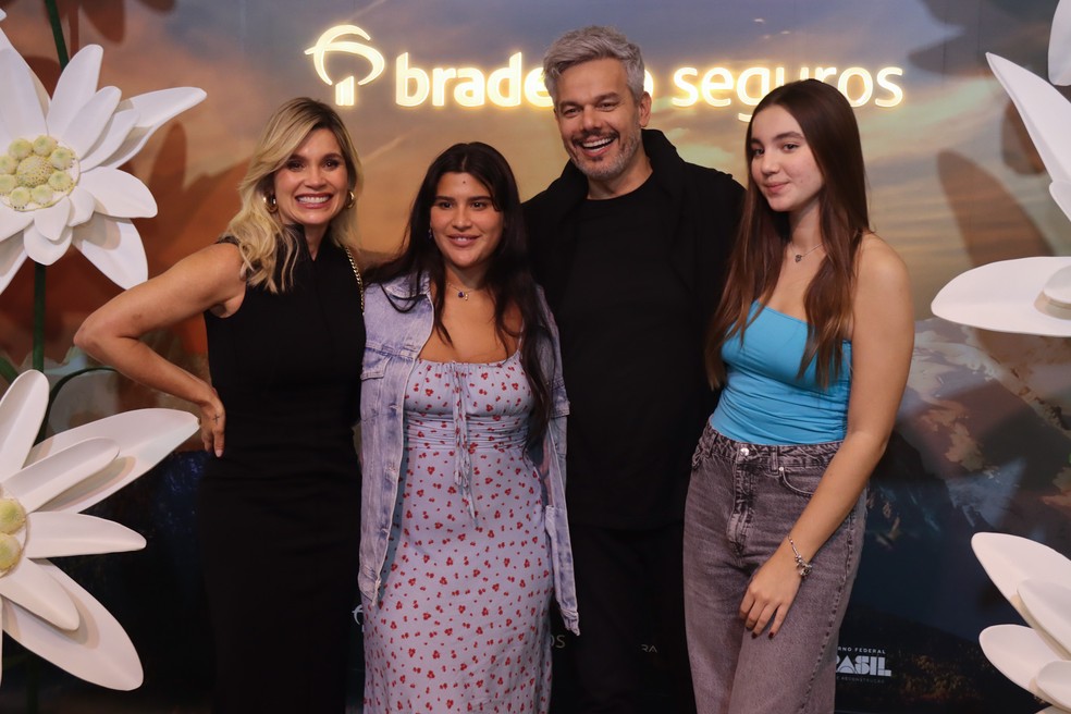 Flávia Alessandra com Otaviano Costa e as filhas, Giulia Costa e Olivia — Foto: Thiago Mattos/BrazilNews