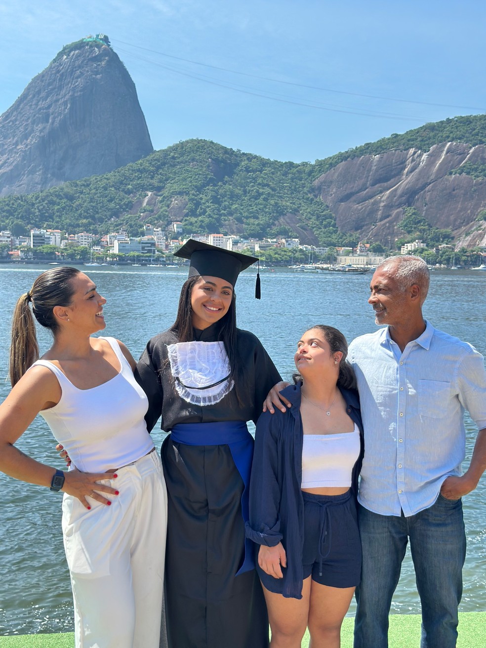 Romário prestigia sessão de fotos da filha — Foto: Reprodução/Instagram
