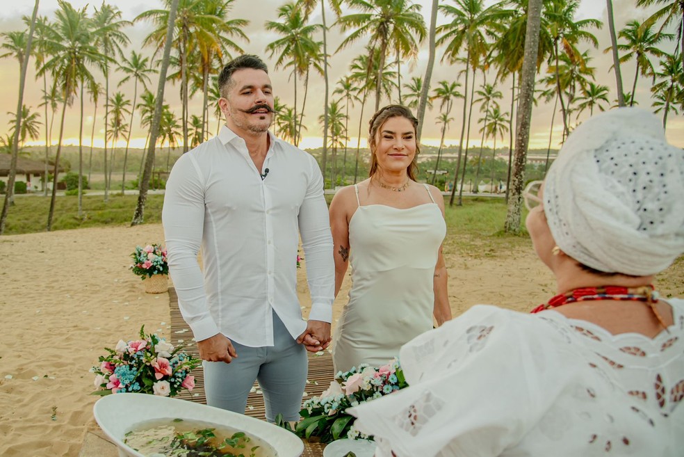 Os atores Priscila Fantin e Bruno Lopes renovaram os votos de casamento — Foto:  Silas Coelho/ Grand Palladium Imbassaí Resort & Spa)