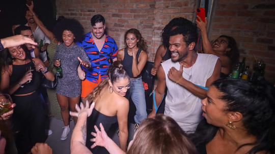 Lexa, Lucy Alves e mais participantes do 'Dança dos Famosos' festejam com professores em bar no Rio