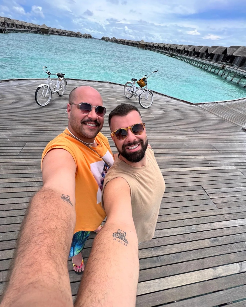 Tiago Abravanel e o marido, Fernando Poli, estão fazendo viagem romântica pelas Maldivas — Foto: Reprodução / Instagram