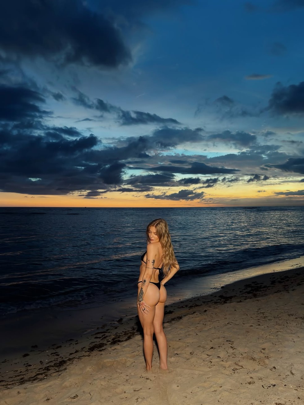 Luísa Sonza curte pôr do sol na praia e posa de biquíni; veja fotos — Foto: Reprodução/Instagram