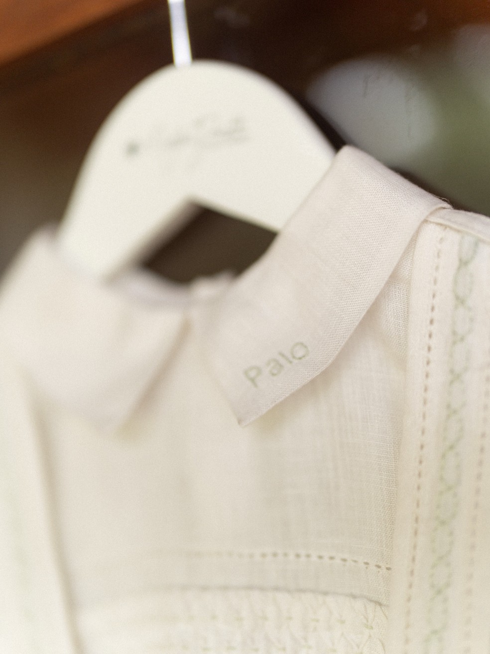 Mariana Rios mostra detalhes da roupa do filho para seu batizado — Foto: Reprodução/Instagram