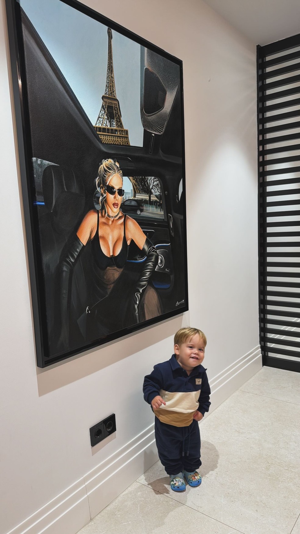 Virginia Fonseca mostrou quadro dela em mansão de Vini Jr — Foto: Reprodução/Instagram