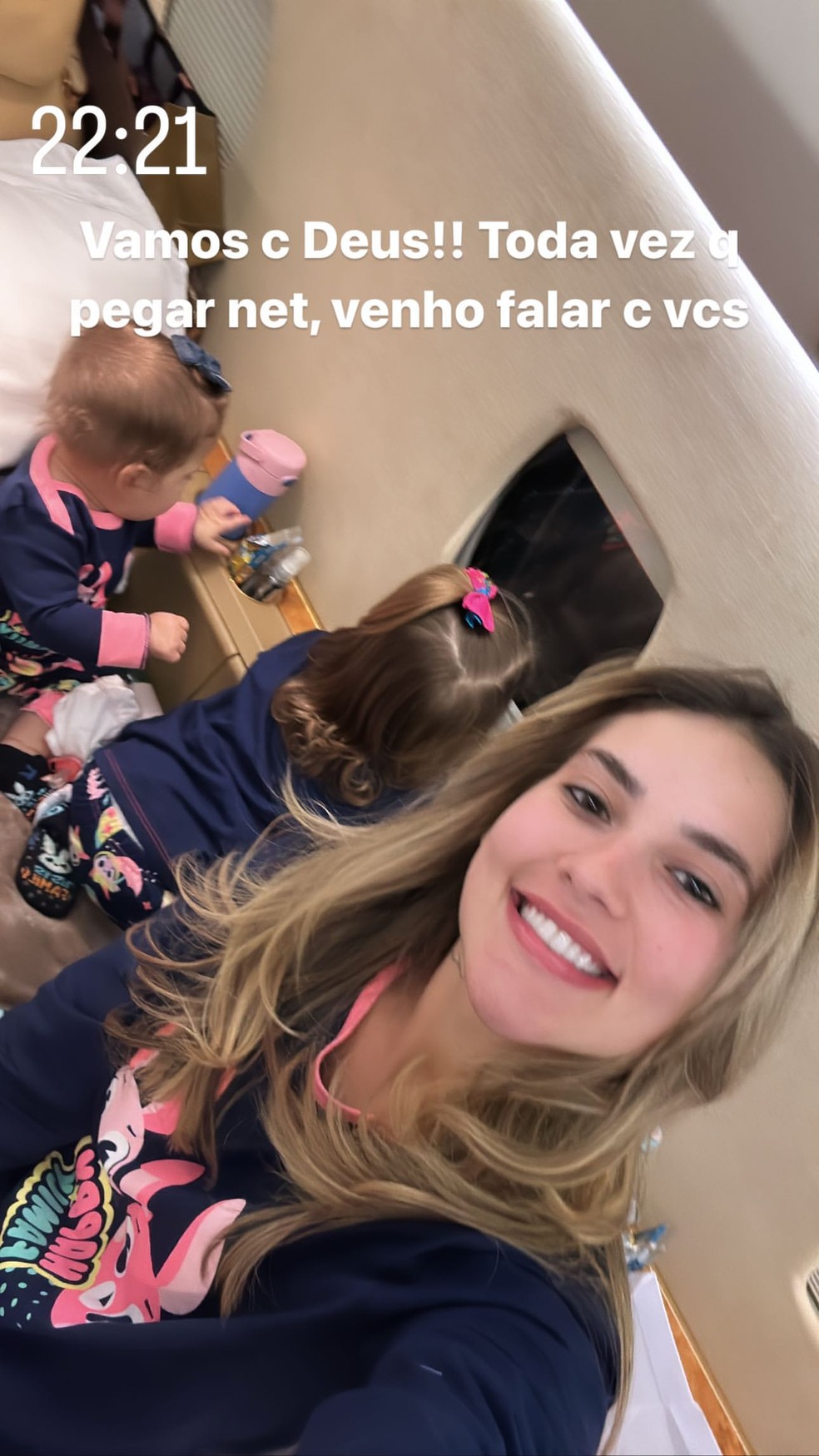 Virginia Fonseca e Zé Felipe viajam em jatinho com as filhas, Maria Alice e Maria Flor — Foto: Instagram