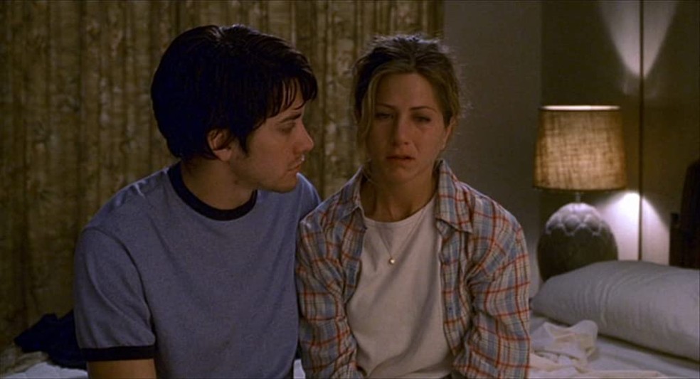 Jake Gyllenhaal e Jennifer Aniston em cena de 'Por Um Sentido na Vida' — Foto: IMDB