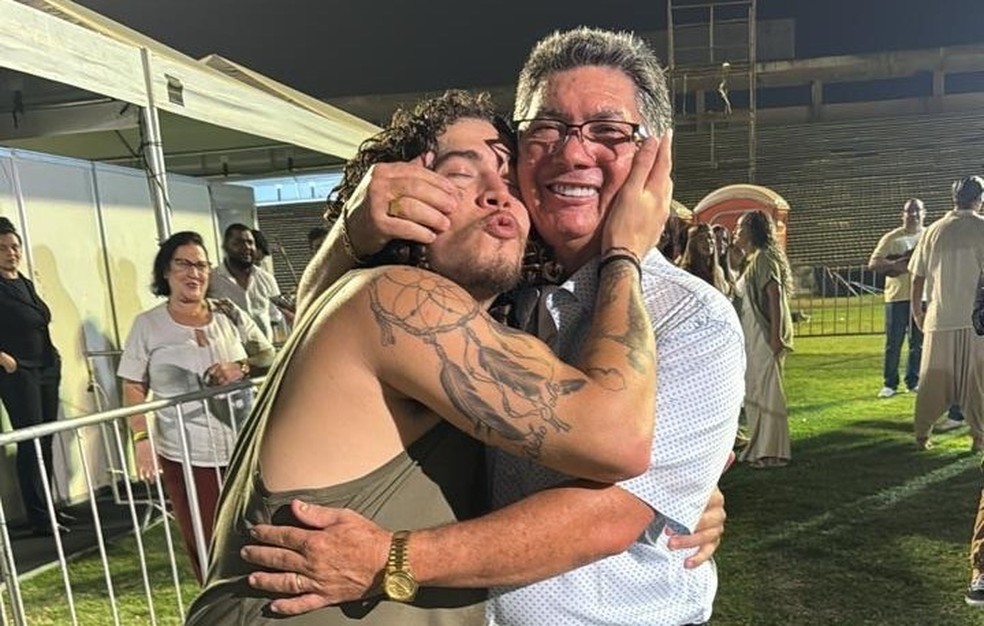 Whindersson Nunes e o pai, Hidelbrando Batista &mdash; Foto: Reprodu&ccedil;&atilde;o | Instagram