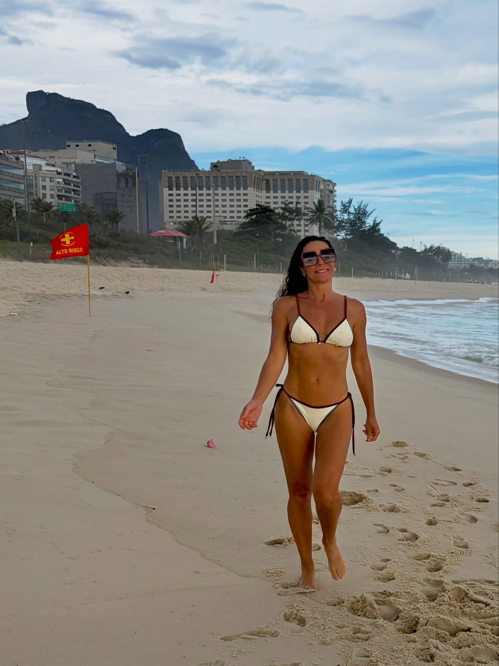 Mylla Christie surge de biquíni em tarde no Rio — Foto: Reprodução/Instagram