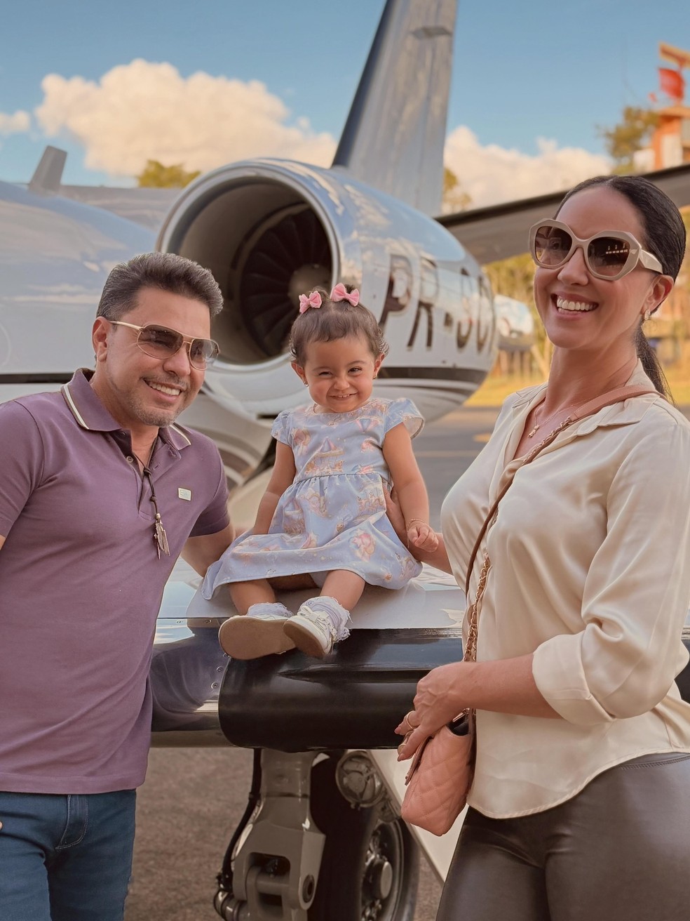 Graciele Lacerda e Zezé Di Camargo com a filha, Clara — Foto: Reprodução/Instagram