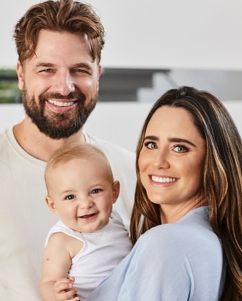 Cássio Reis posta com esposa e filhos e diz: 'Tempo, vai devagar'