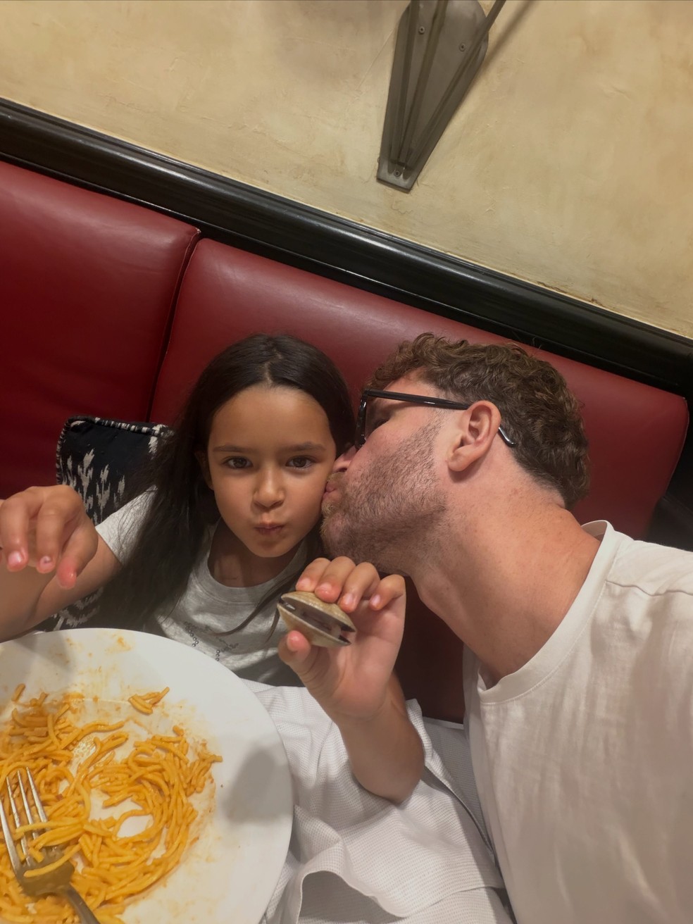 Léo Pereira curte momentos em Madrid com Helena e Matteo, seus filhos com Tainá Militão — Foto: Reprodução/Instagram