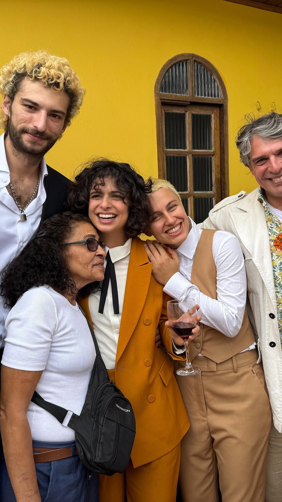 Jlia Anquier, filha de Dbora Bloch e Olivier Anquier, se casa com Maria Beraldo  Foto: Reproduo/Instagram