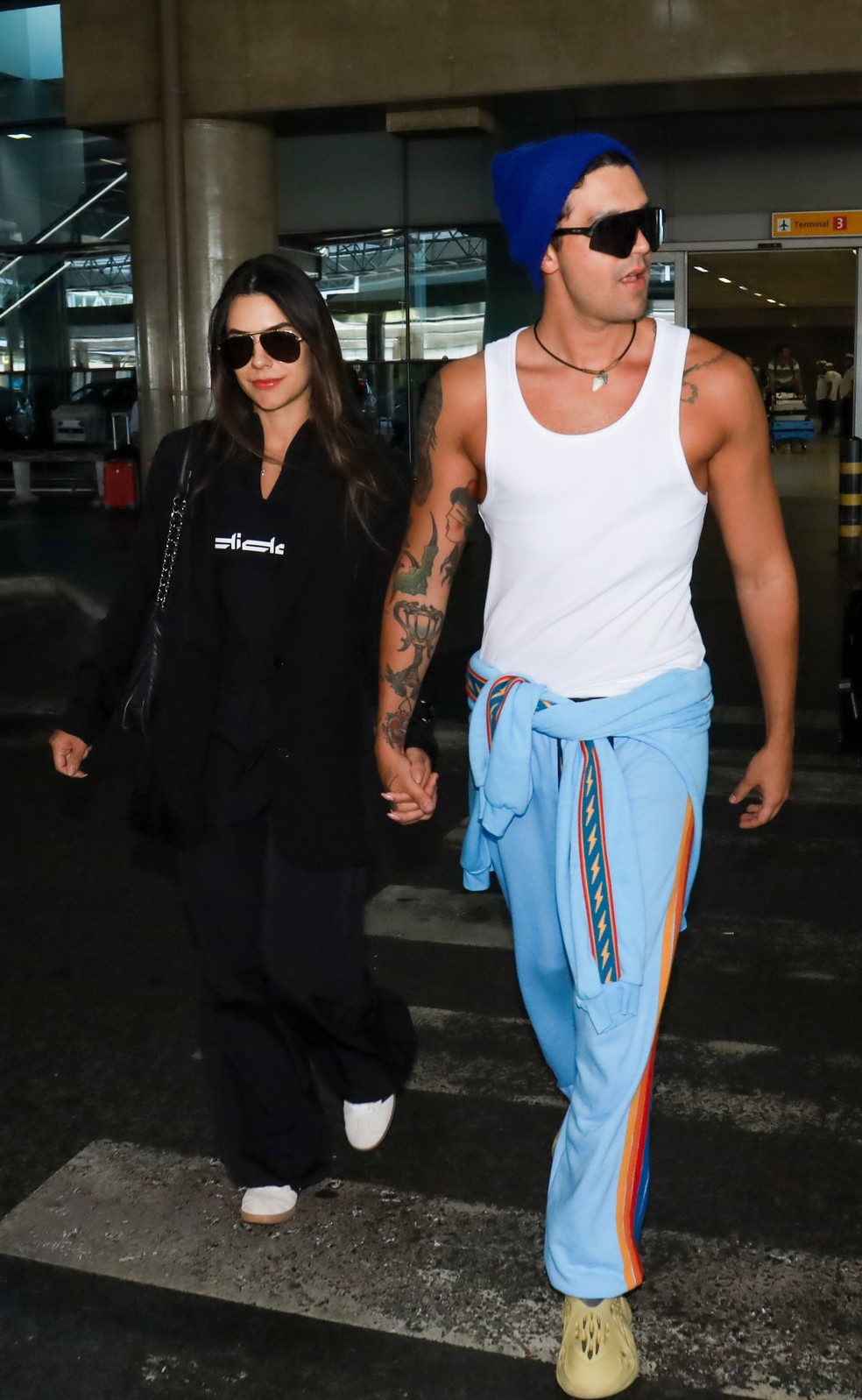 Luan Santana e Jade Magalh&atilde;es no aeroporto &mdash; Foto: Clayton Felizardo/Brazil News